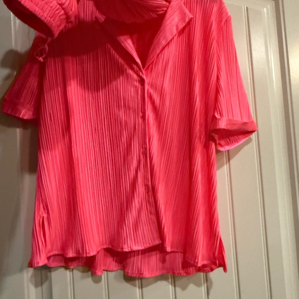 Short sleeve Plisse Set in Electric Pink